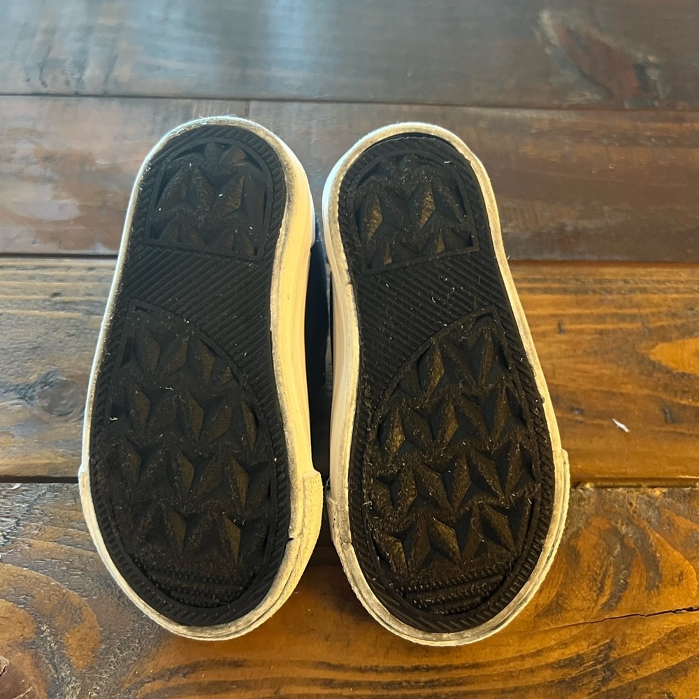 Primary baby boy sneakers with Velcro straps